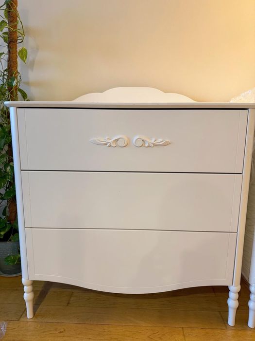 Komoda biała 97 x 55 wys. 93/106 cm