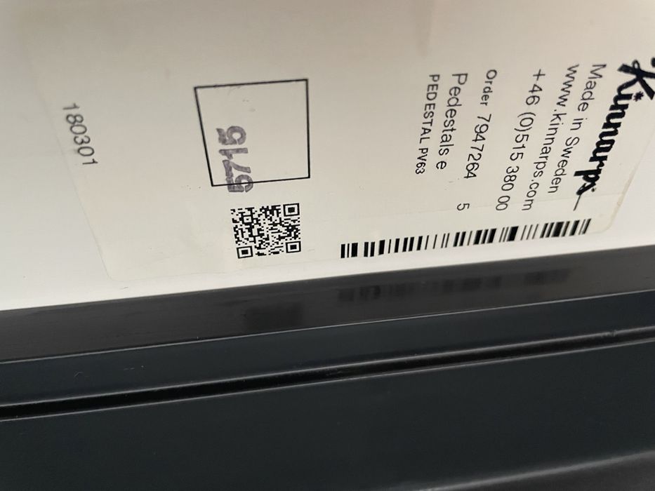 Szafka biurowa na kółkach - kontenerek Kinnarps z siedziskiem