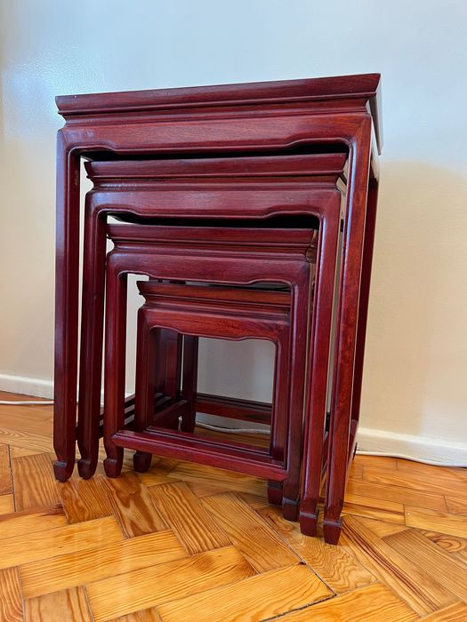 Conjunto de 4 mesas mãe de apoio de madeira