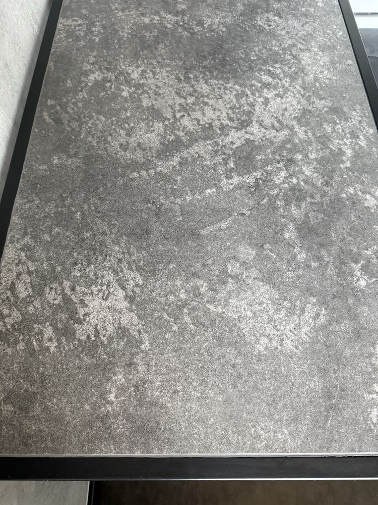 Stół w stylu industrialnym