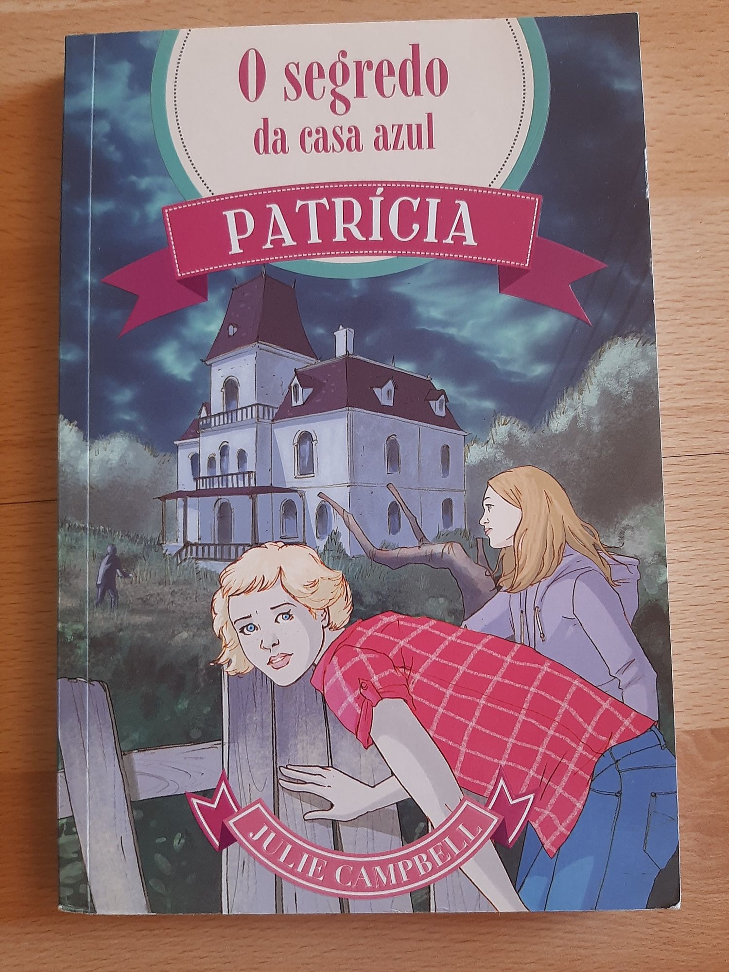 Livro 'Patrícia- O segredo da casa azul', de Julie Campbell