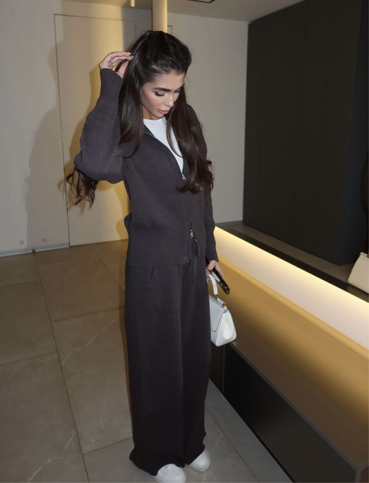 костюм шоколадный