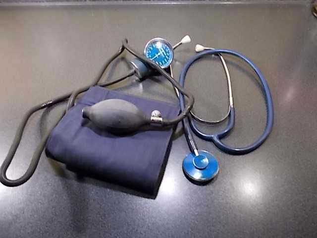 vintage ciśnieniomierz + stetoskop