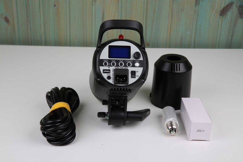 Вспышка Godox SK300II новая с гар. 12мес. Студийное освещение.