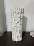Nieregularny wazon ceramiczny Crocus, kolor biały