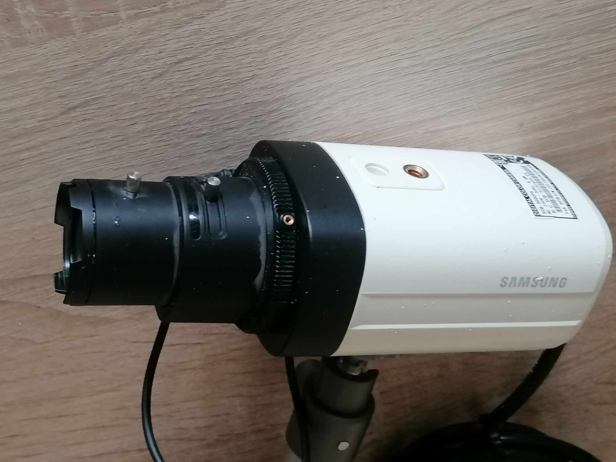 Kamera wewnętrzna przemysłowa SAMSUNG SCB-5000PH z obiektywem + uchwyt