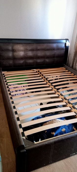 Ліжко без матрасу