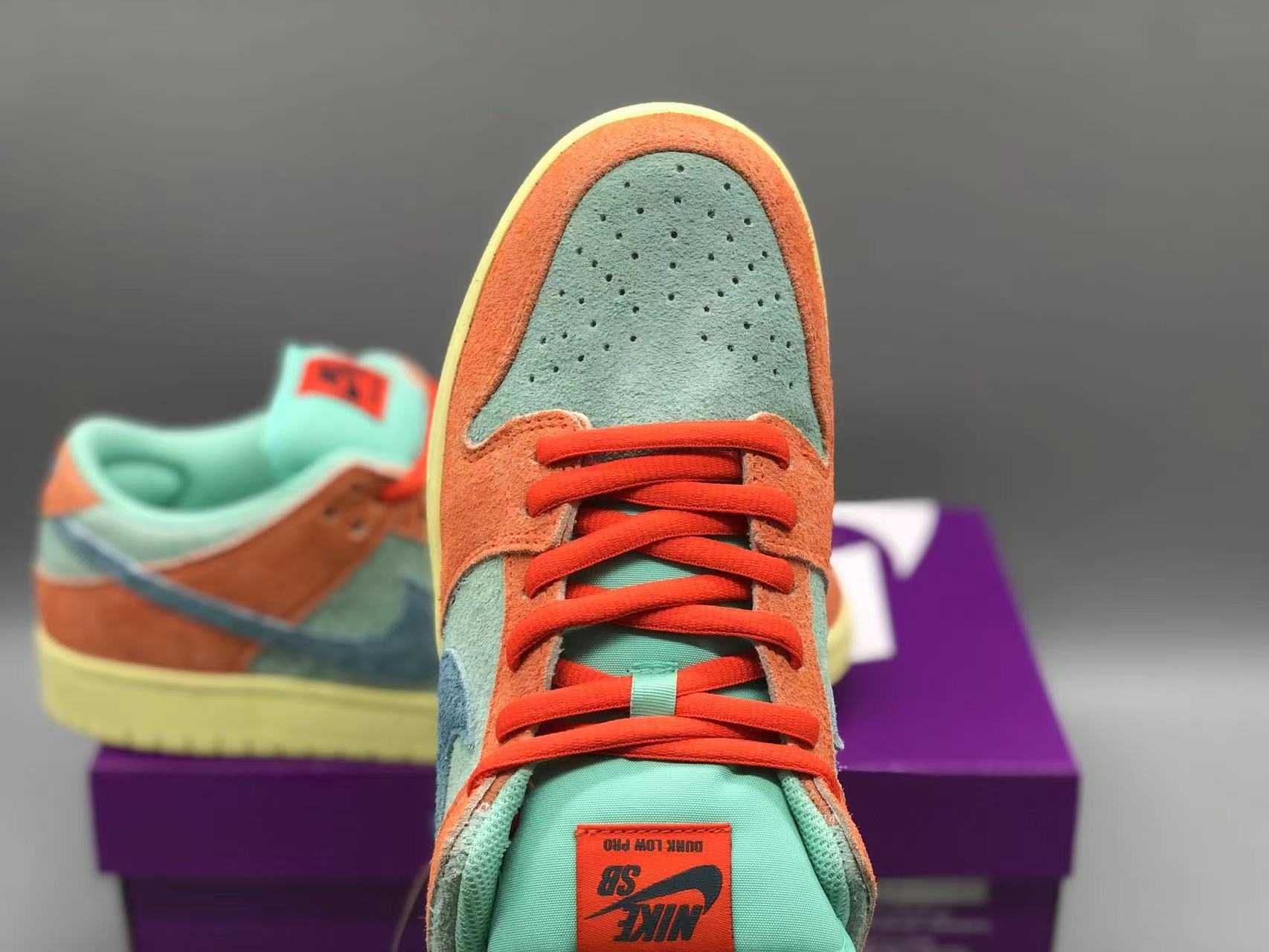 Жіночі Nike Dunk Low SB 'Orange Emerald Rise' найк данк