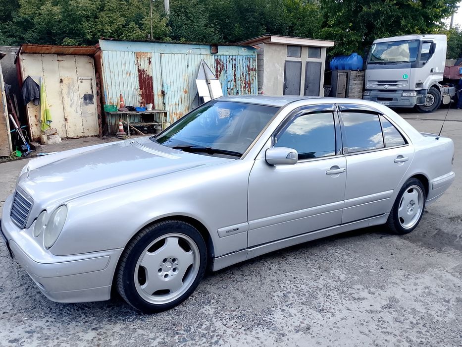 Продається мерседес Е 210