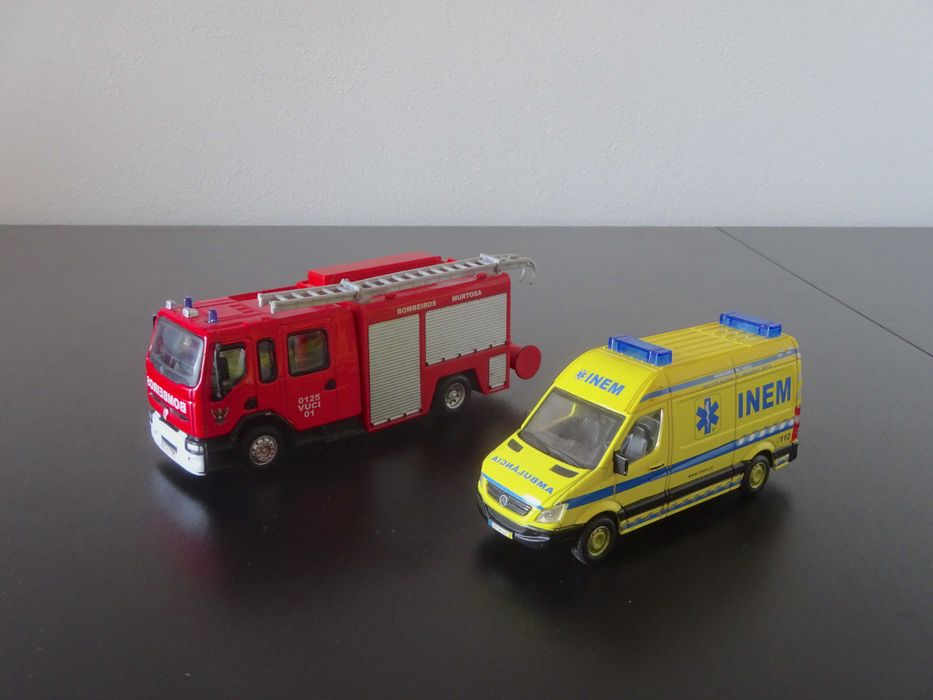 Conjunto 1:50 Burago INEM Mercedes e Bombeiros Renault
