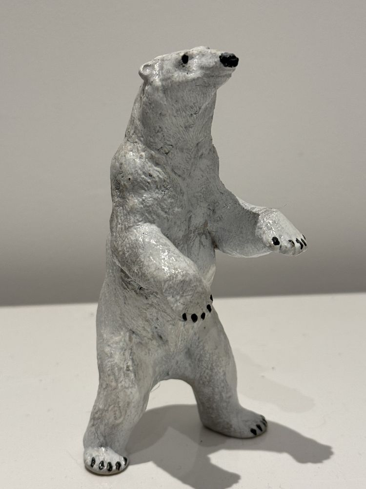 Figurka z brązu Niedźwiedź Polarny