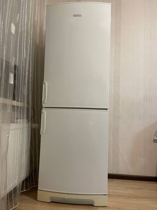 Продам холодильник Electrolux ERB35255W (Made in Sweden)