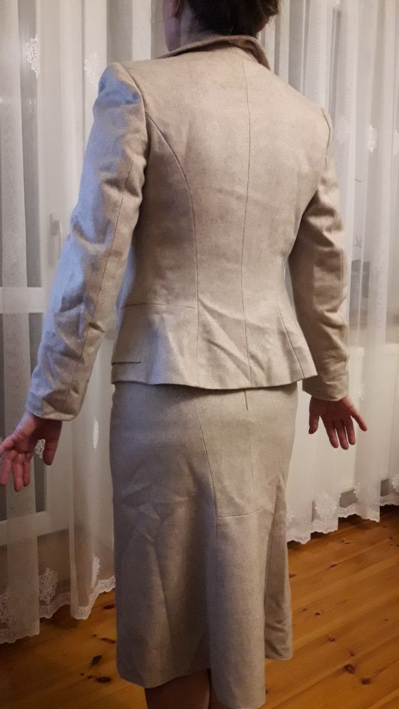 Kostium damski z wełny