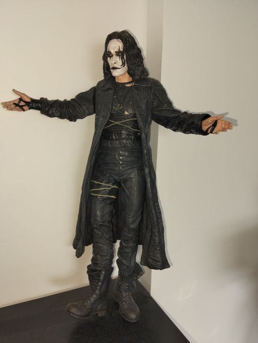 Action figure corvo