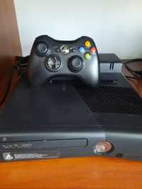 Konsola Xbox 360 z padem