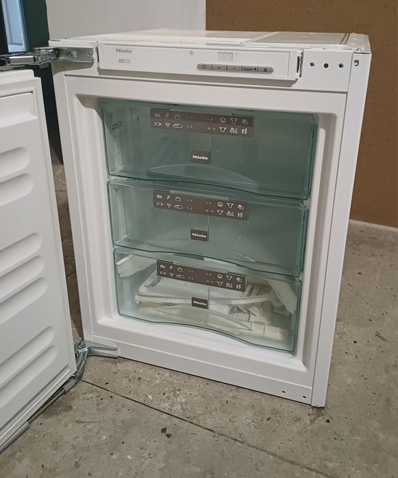Вбудована морозильна камера Miele F 9052 i-1  80 см A++ 74 л дотяжка