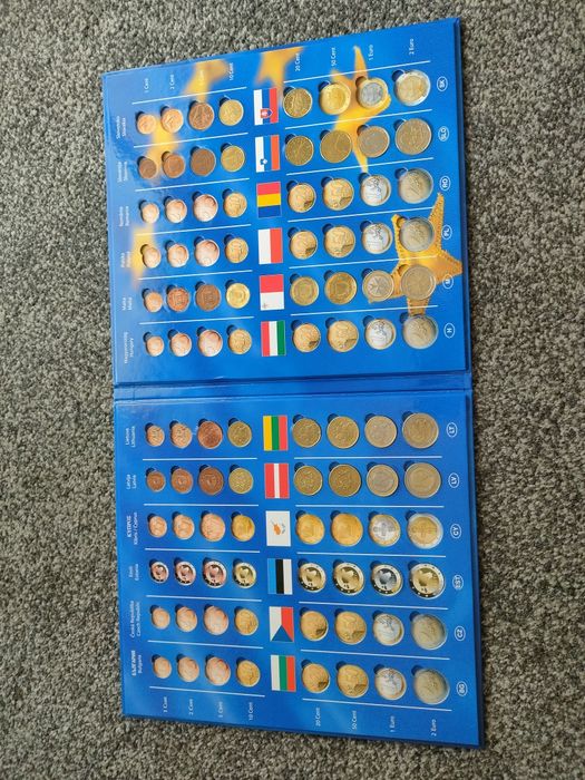 2 Álbuns moedas euro correntes
