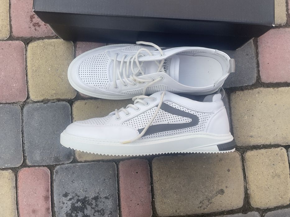 Шикарні кеди, кросівки мокасини