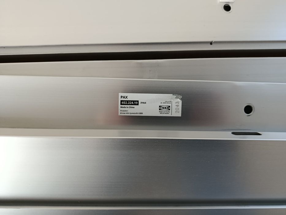 Estrutura de porta de roupeiro Ikea 150x236