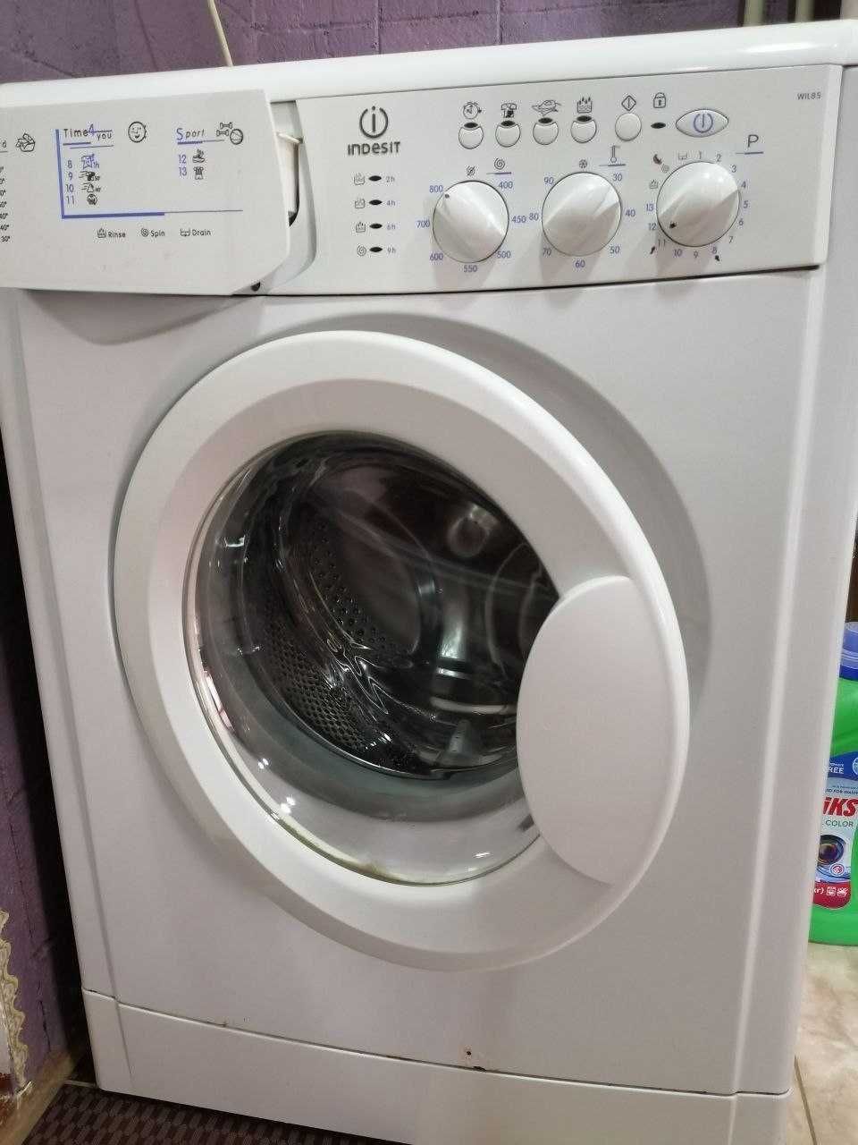 Продам пральну машину Indesit