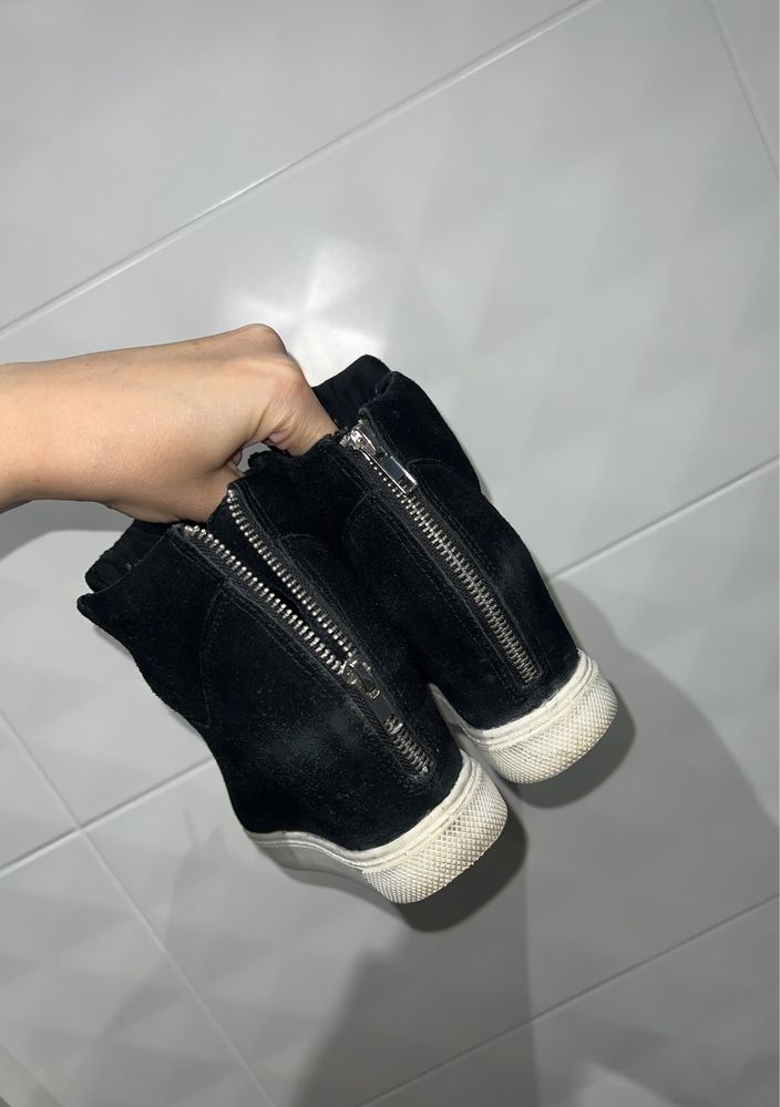 Steve Madden Laine czarne koturny zamsz skóra wiązane i na zamek z tył