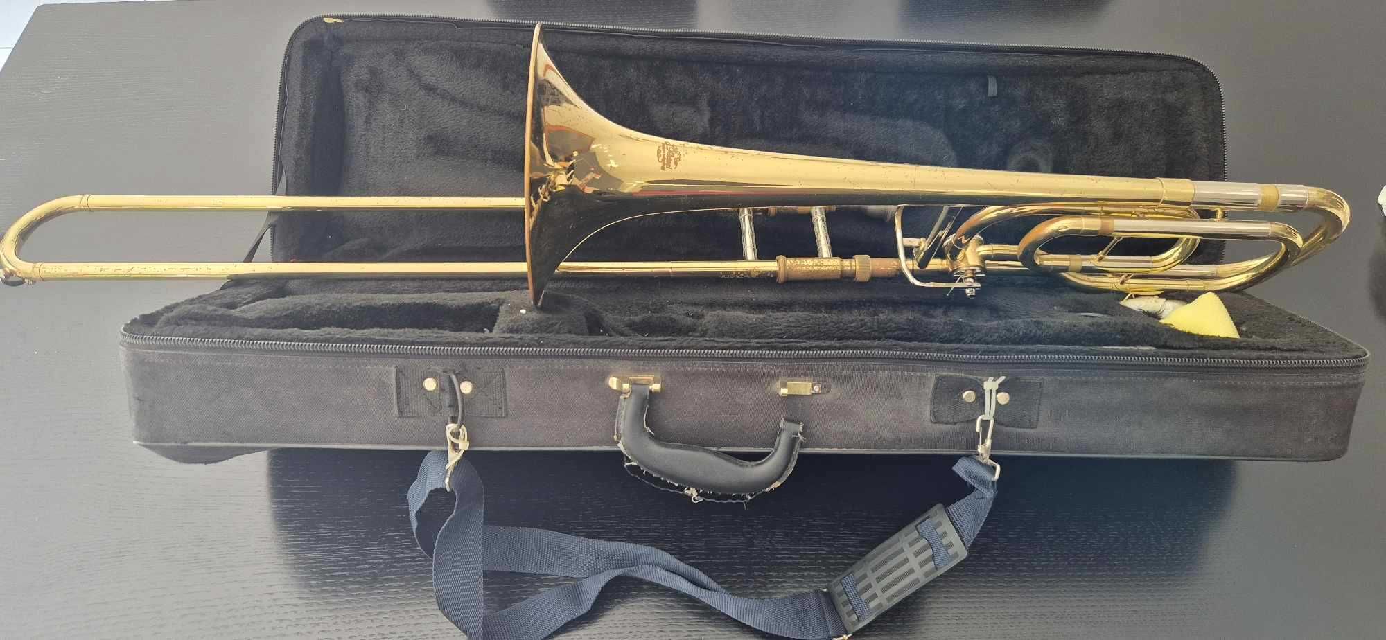 Vendo Trombone Tenor J. Michael usado, em perfeitas condições.