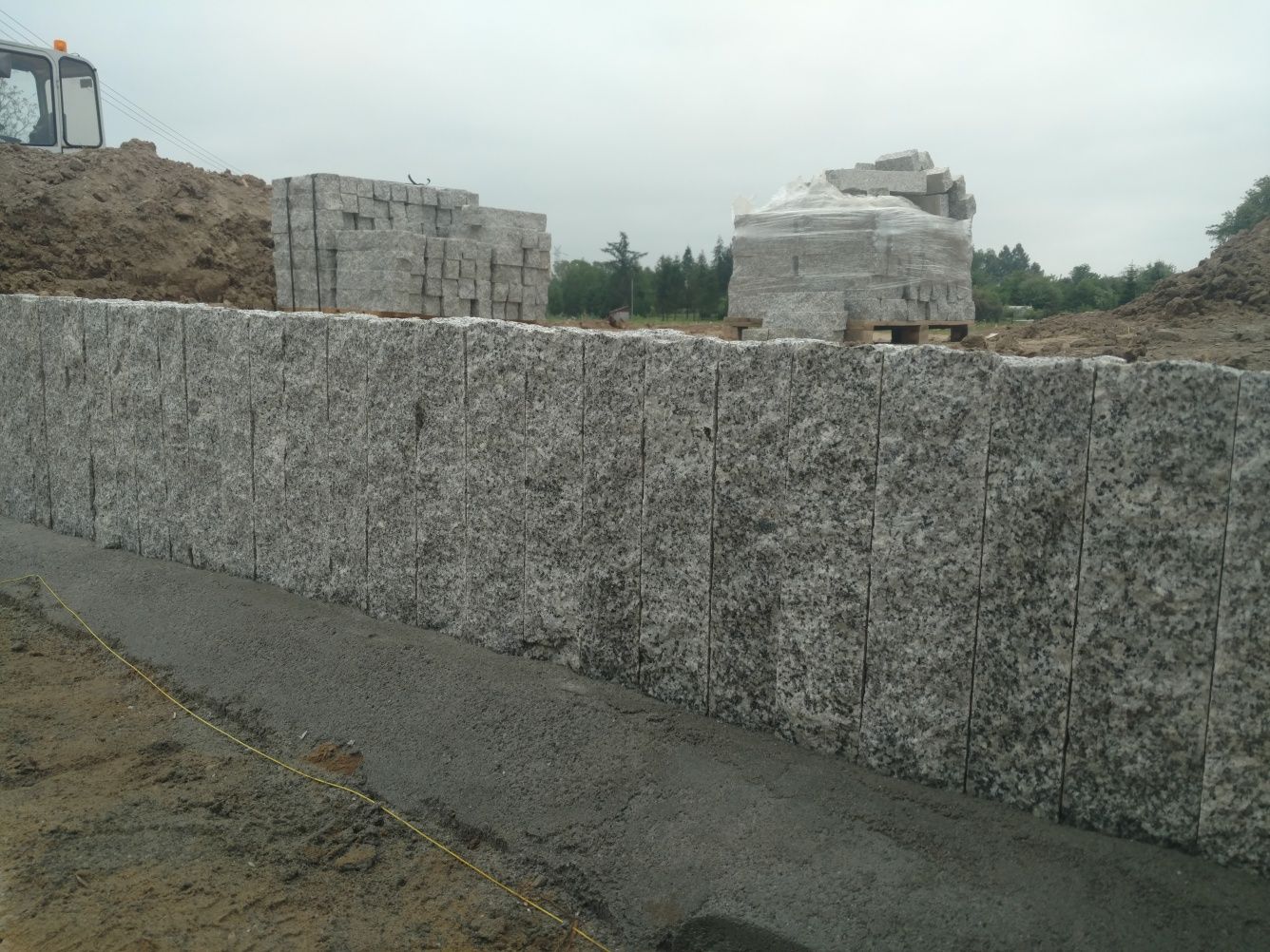 Palisada granitowa 40cm bloczek ogrodzeniowy granit kostka brukowa