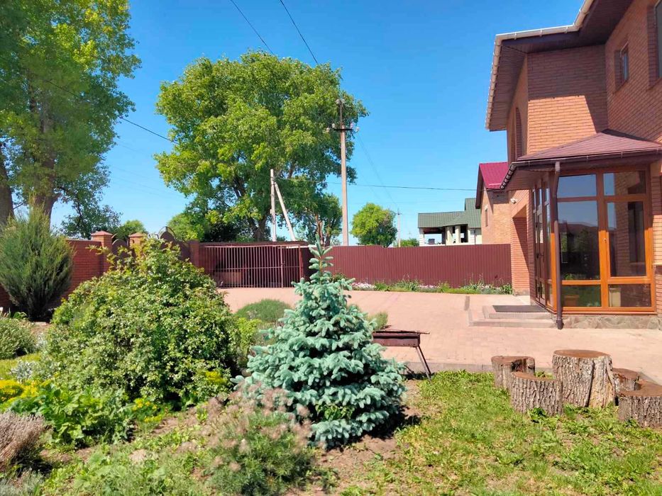 Продаж будинку у Грузевиці.