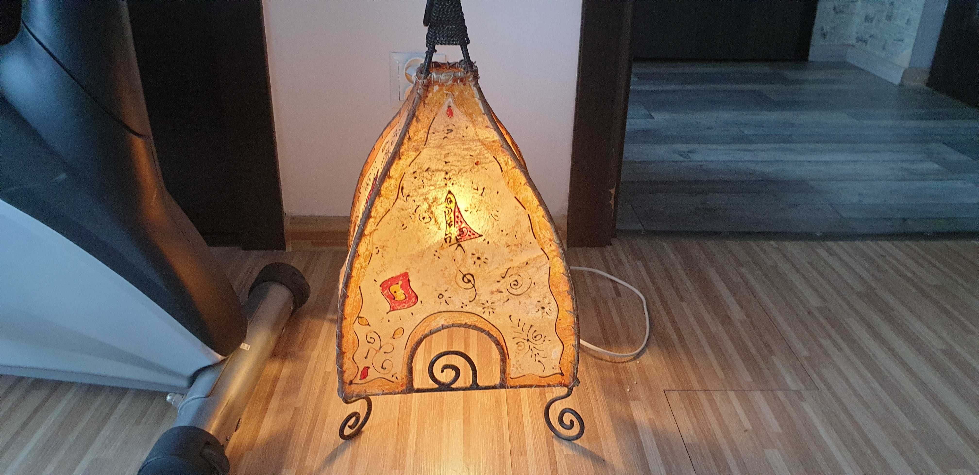 Starocie z Gdyni - Lampa z koziej skóry na małom żarówkę