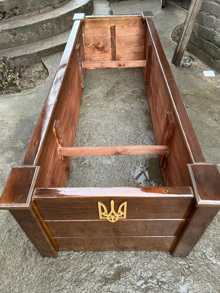 Продам надгробие из дерева