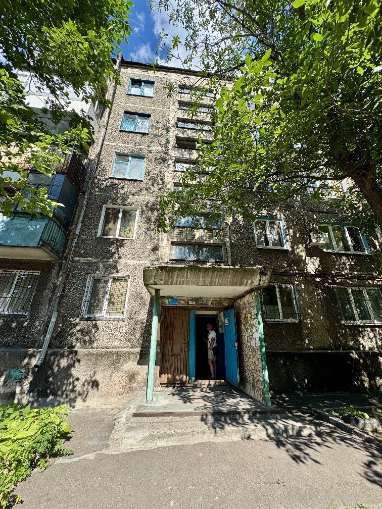 Продам уютный 2 комнатную квартиру в Центре. 8-го Марта.