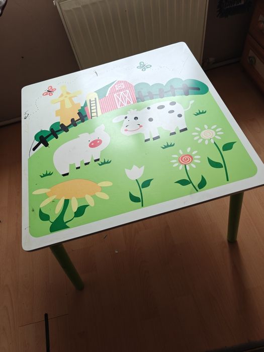 Zabawki stolik krzesła dla małego dziecka