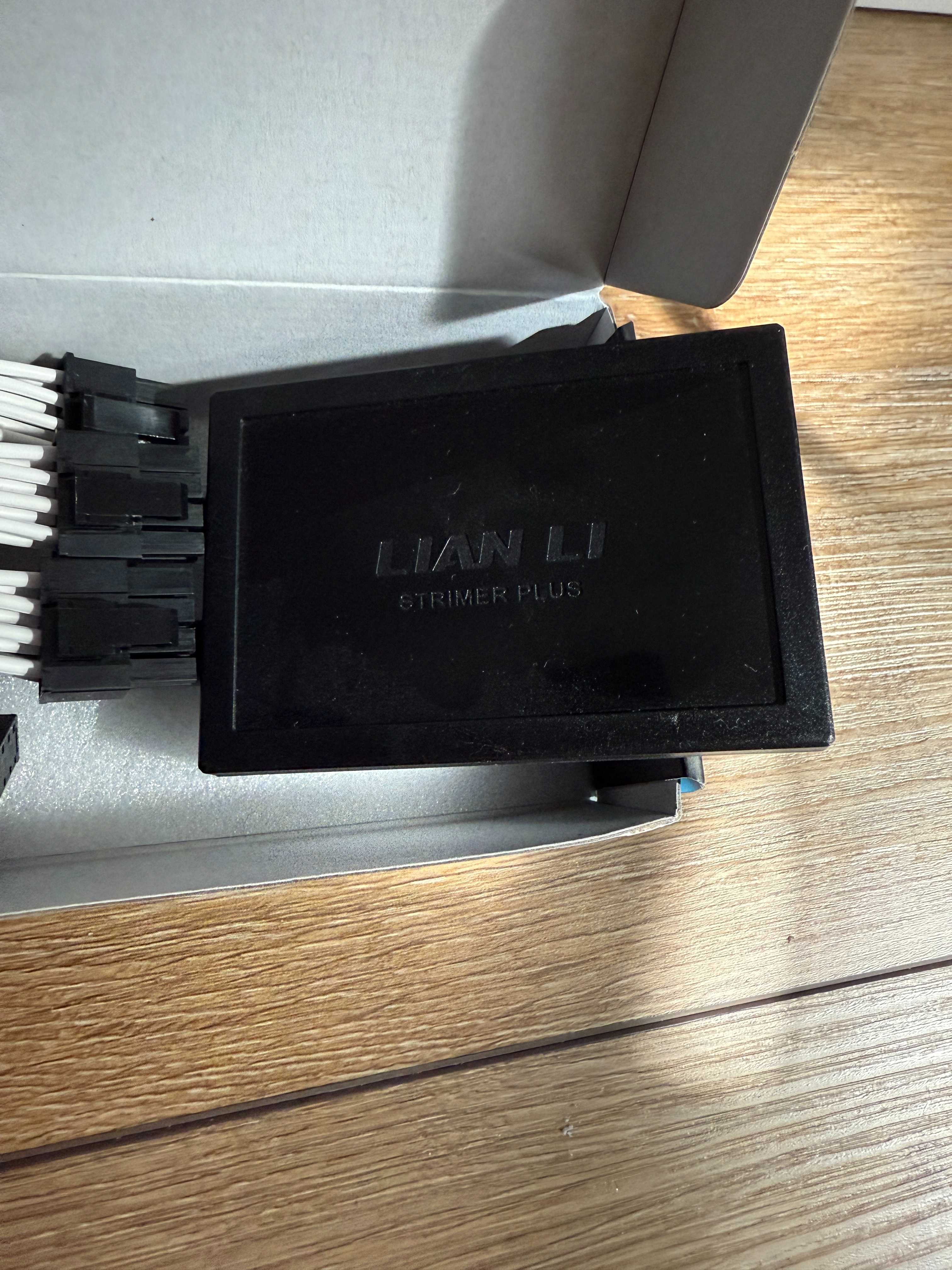 Lian Li Strimer Plus V2 GPU 8-Pin + sterownik– stan idealny, GW