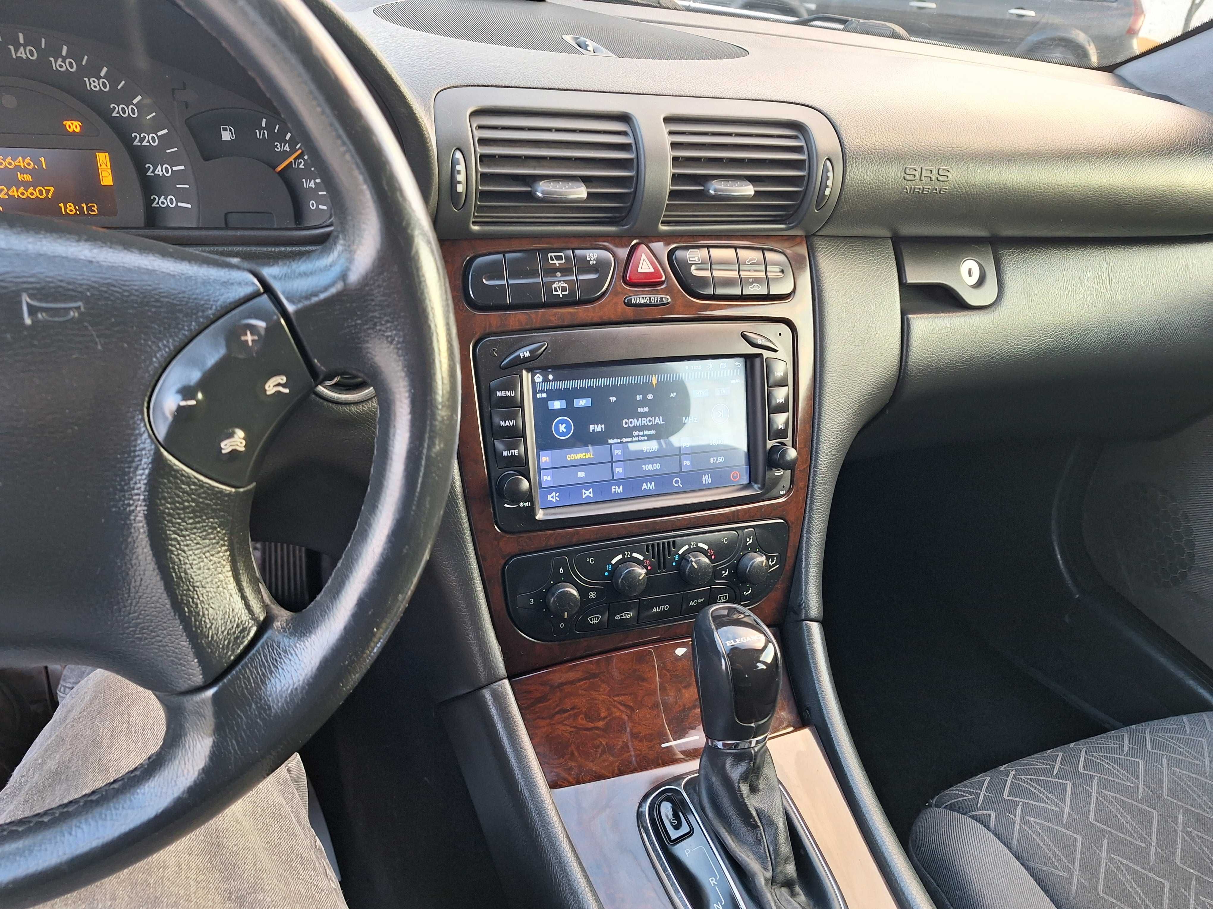 Mercedes Benz C220 CDI AUTOMÁTICA. ano 2004