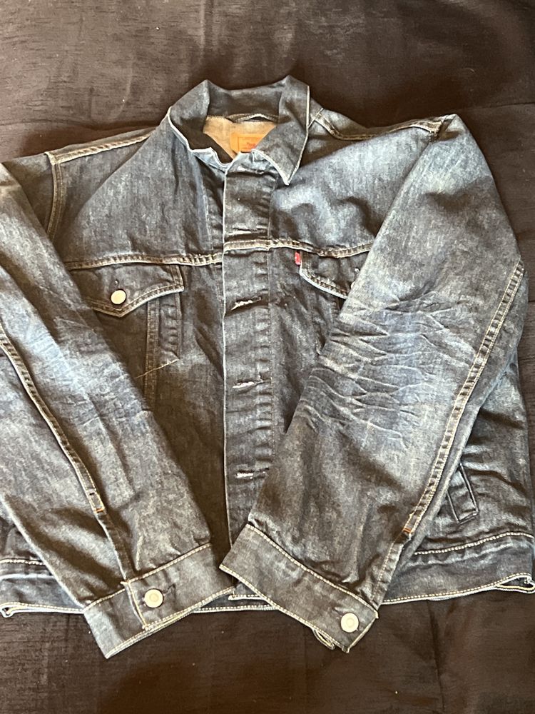 Sprzedam katanę firmy Levis w kolorze ciemnym niebieskim rozmiar  XL