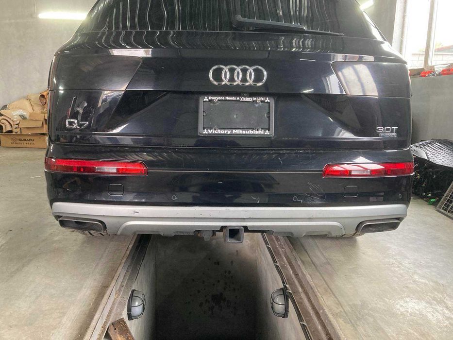 Бампер задній задний Audi Q7 4M чорний 2015 - 2019