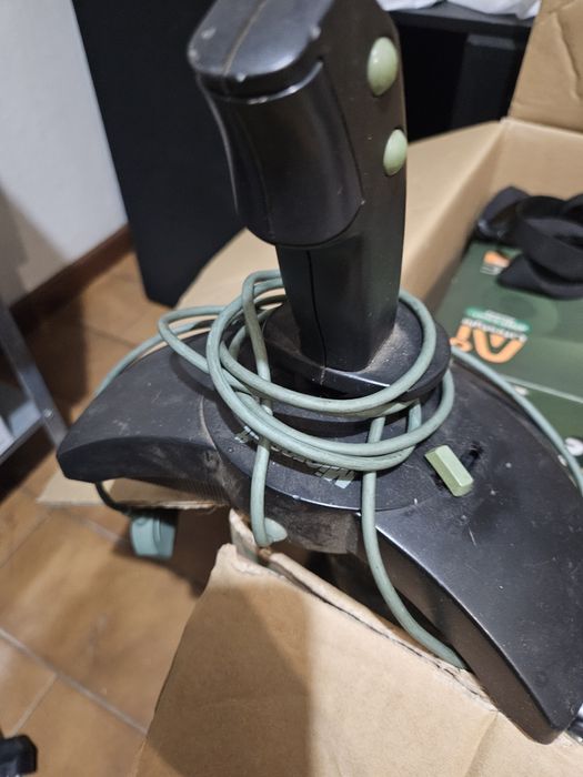 Joystick Microsoft SideWinder 3D Pro.