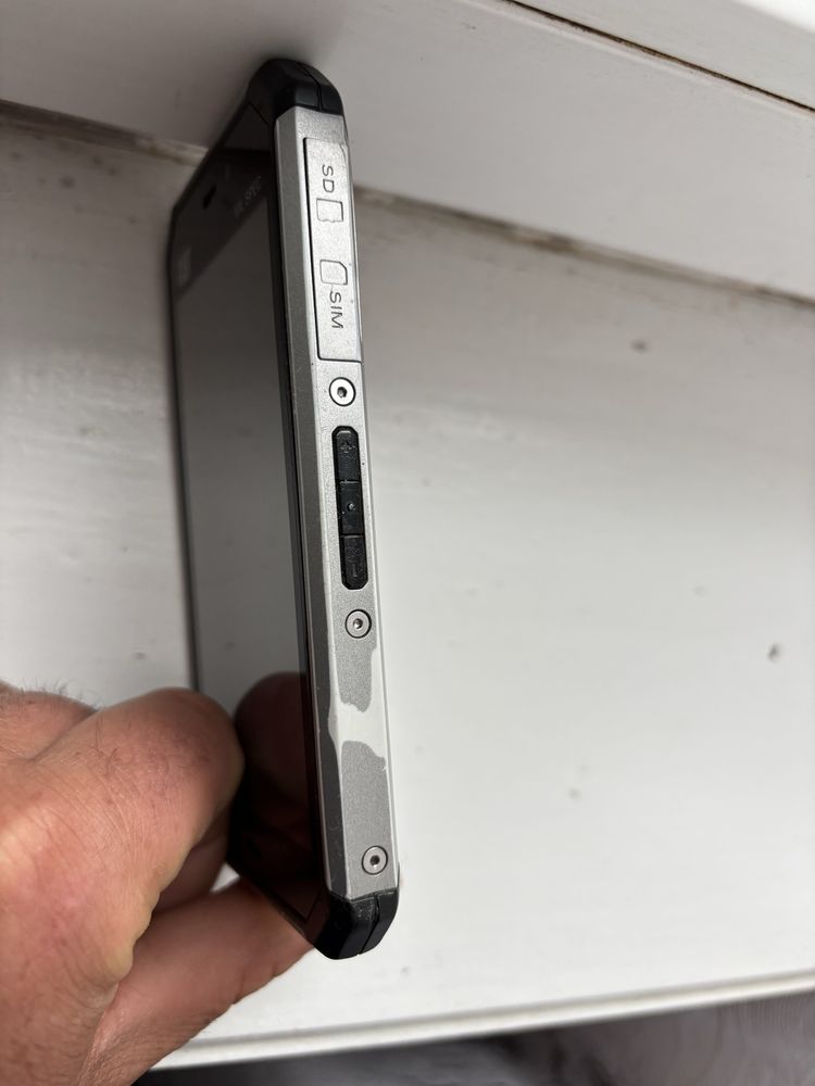 Продам протиударний смартфон Cat s50
