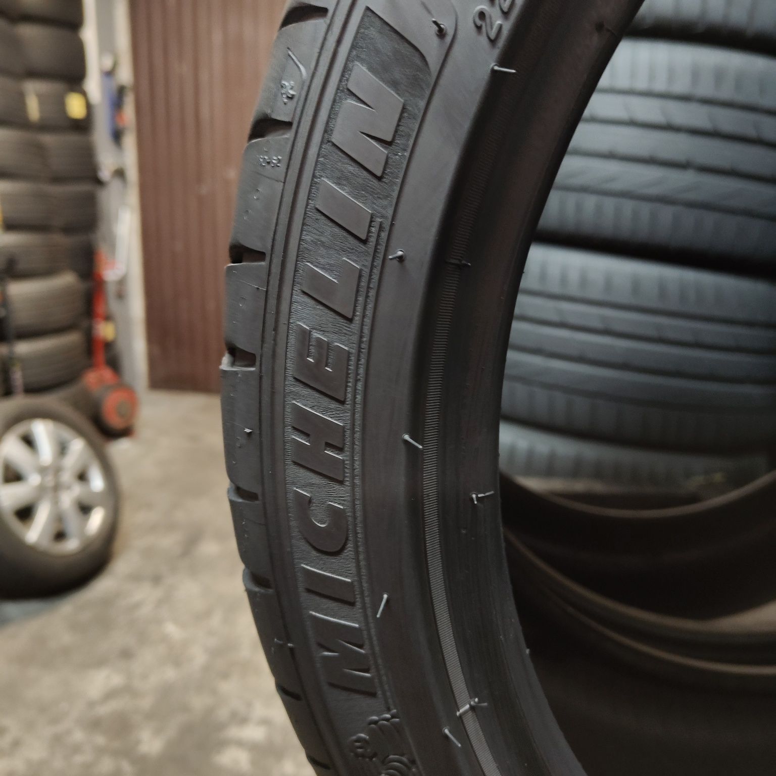 225/40/18 XL Sprzedam parę opon letnich Michelin