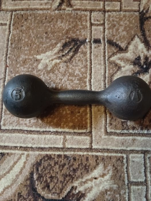 Гантели  :  0,5 ,  1   , 2  , 3 , 4  , 5 ,  6 кг. , блины1кг.