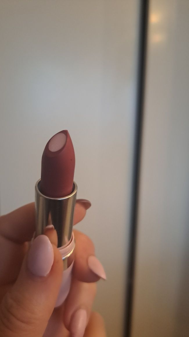 Avon szminka Hydrmatic Matte