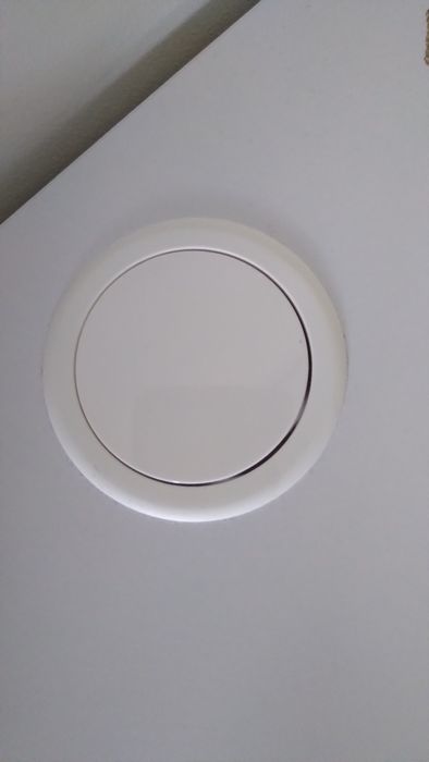 Nowy przedłużacz wpuszczany w blat 230 V Lift Box