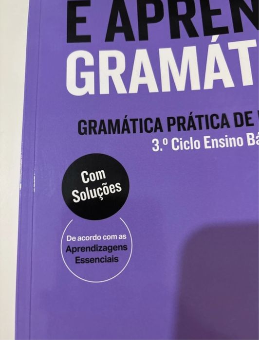 Livro de preparação de gramática para o exame de 9° ano de português