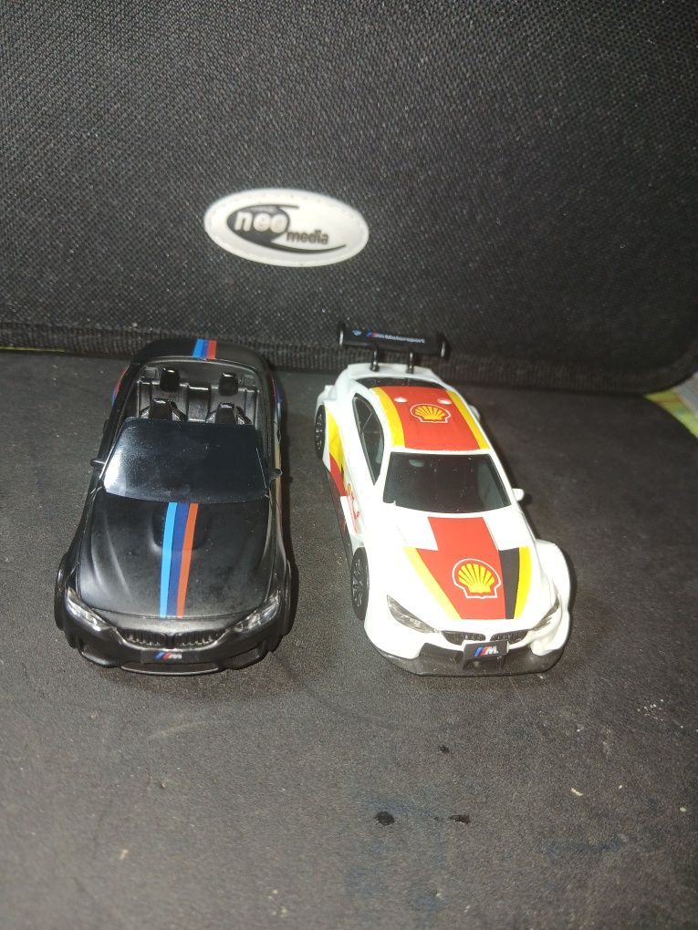 2 modele BMW 1:43 BMW M4 Motorsport BMW M4 Conventirble kolekcja schel