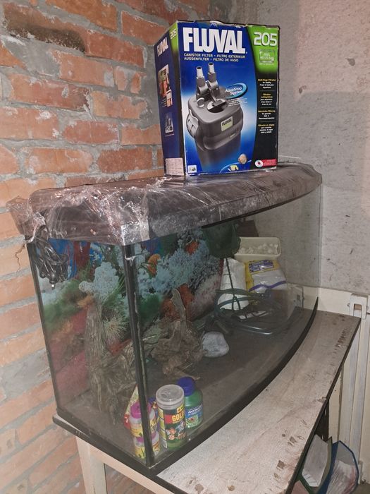 Akwarium panoramiczne z wyposażeniem