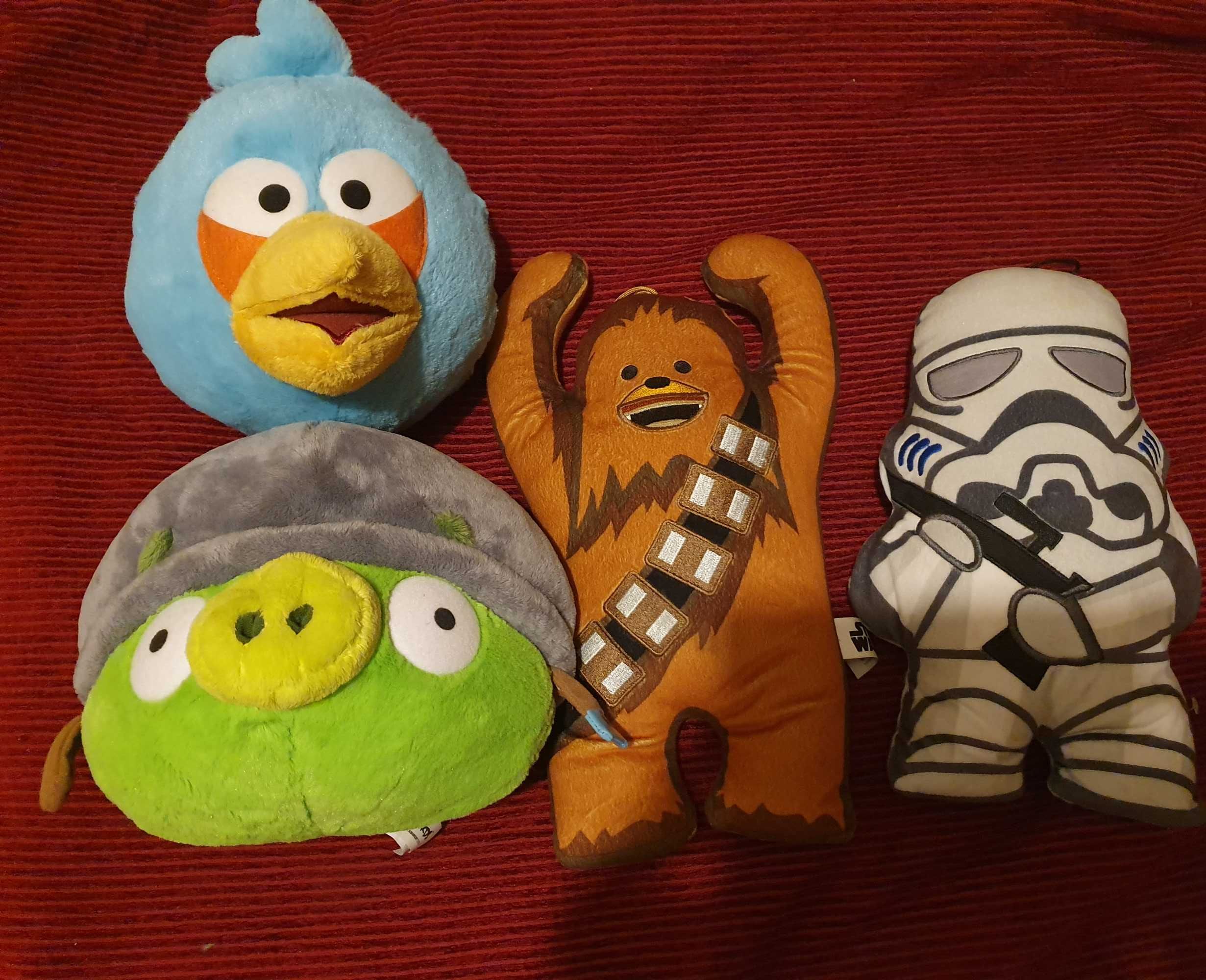 Peluches da Star Wars e Angry Birds