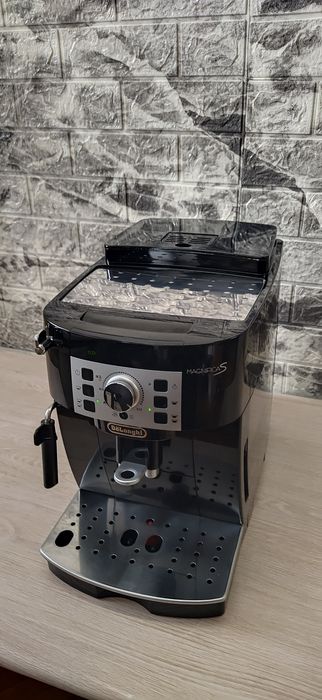 Кавомашина/кавоварка Delonghi Magnifica s, ecam 22.110
