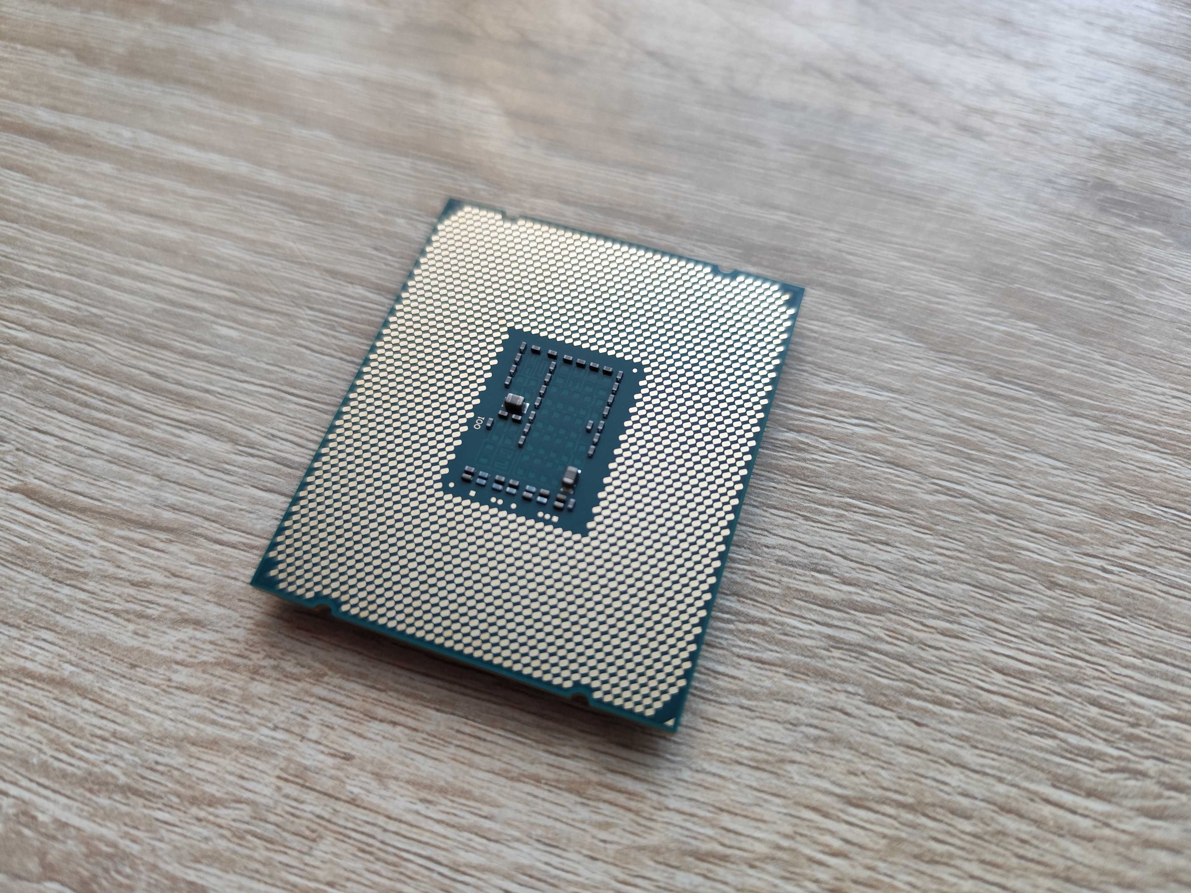 Intel Xeon E5 - 2678 v3