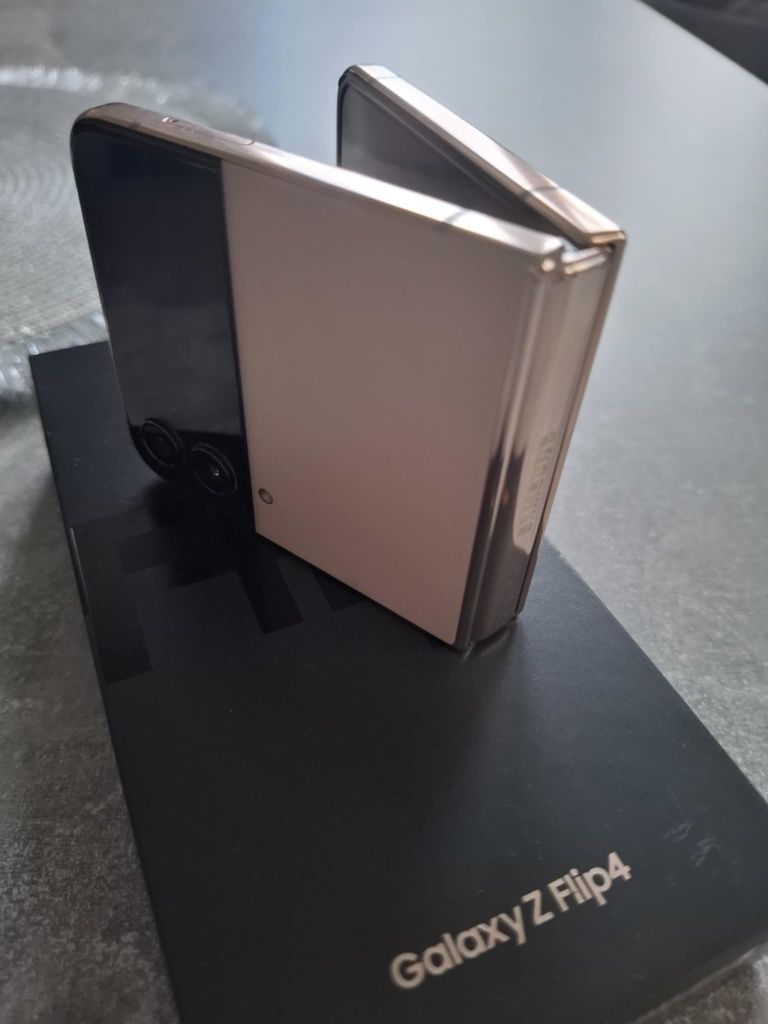 Samsung Galaxy Z Flip4