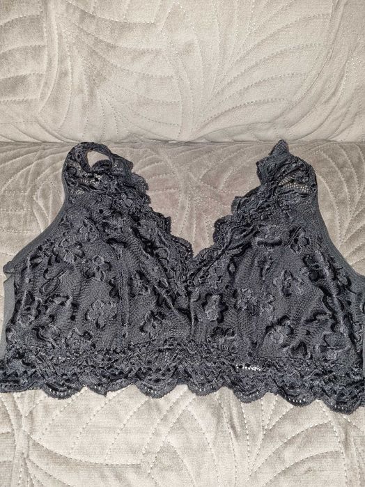 Biustonosz czarny bez fiszbin